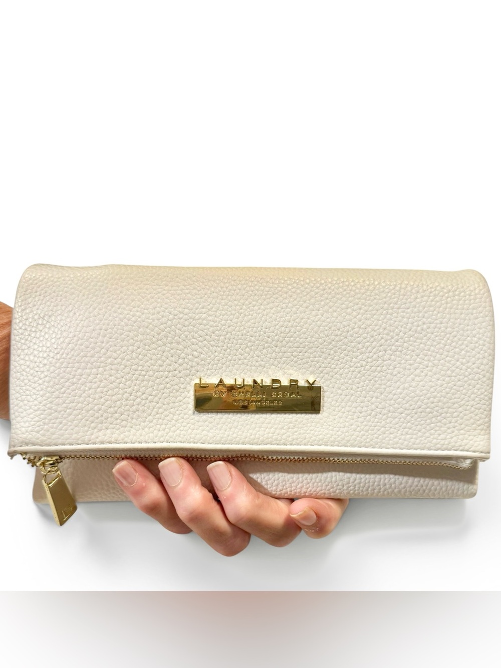 5 for $25!! LAUNDRY BY SHELLI SEGAL Los Angeles White Wristlet - Picture 2 of 14